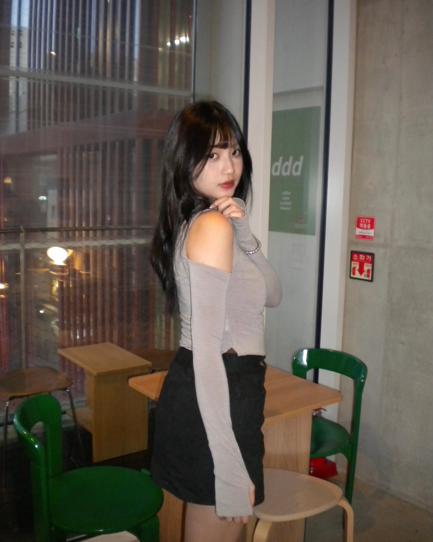 ‹ KR20 › 女人味up!!親膚企領露膊修腰上衣