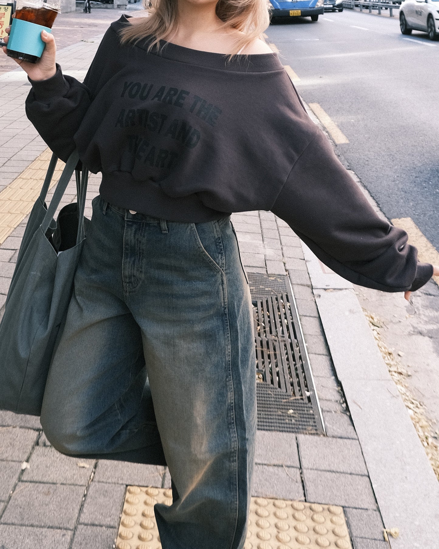 ‹ KR20 › 比例good!! 露肩短身字母衛衣