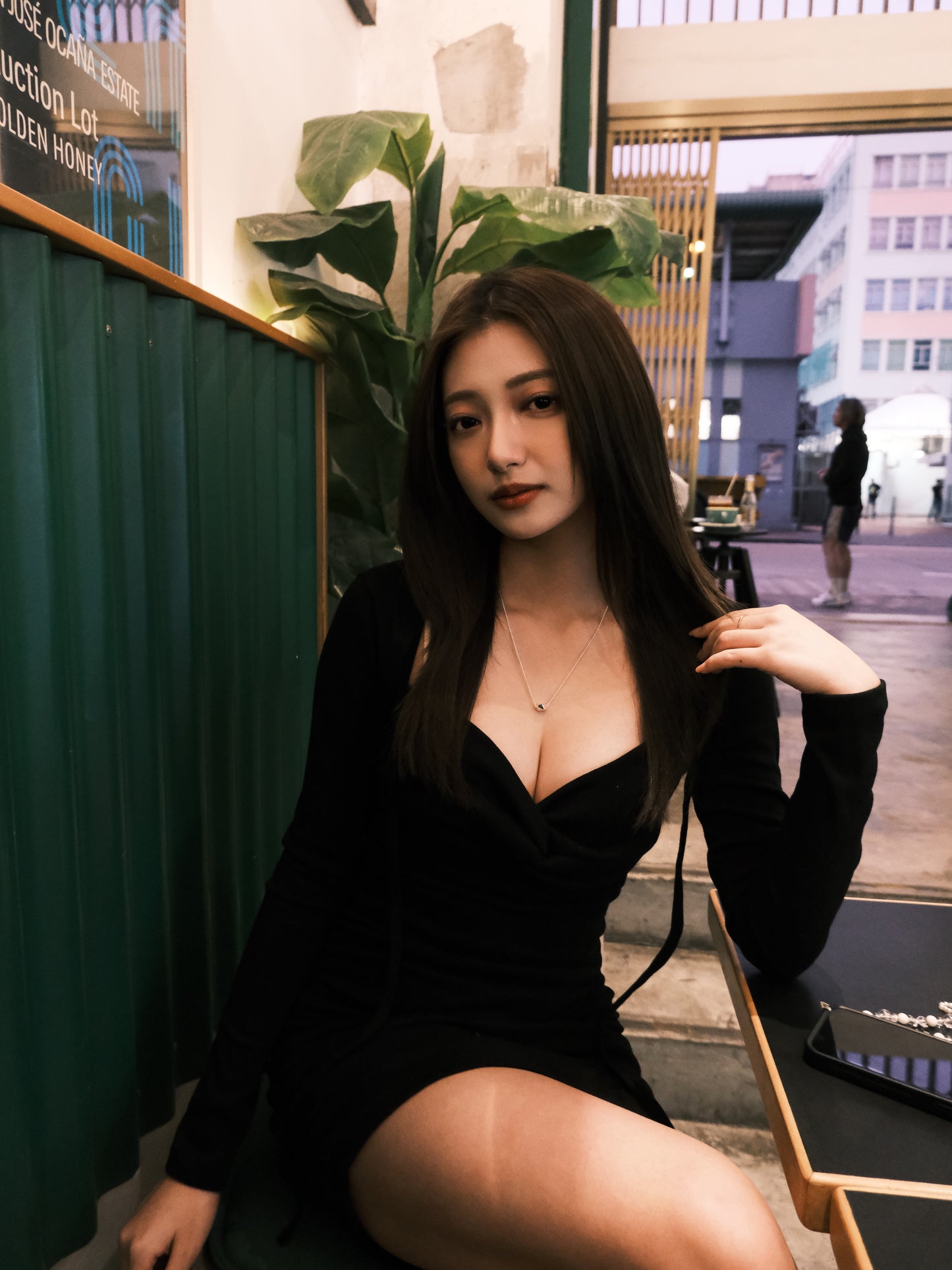 【 Christmas 額外8折🎅🏻🎄】
性感必入!! 超大彈性低胸顯身材背心連身裙配外搭