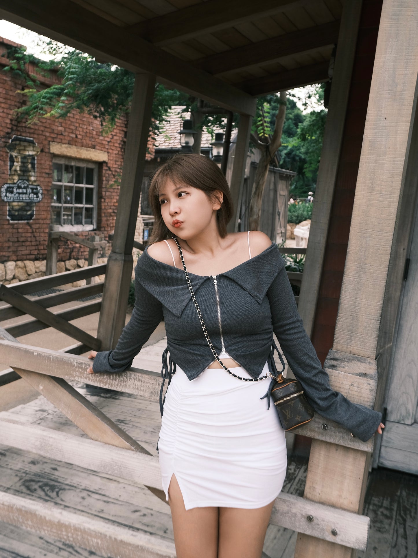 【 秋冬comeback 】反領兩側束繩拉鍊一字膊