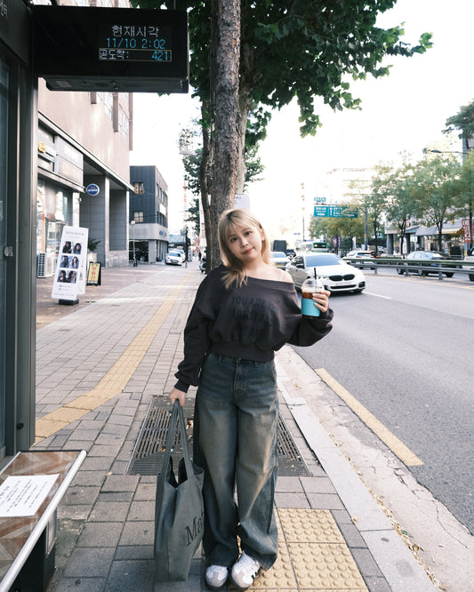 ‹ KR20 › 比例good!! 露肩短身字母衛衣