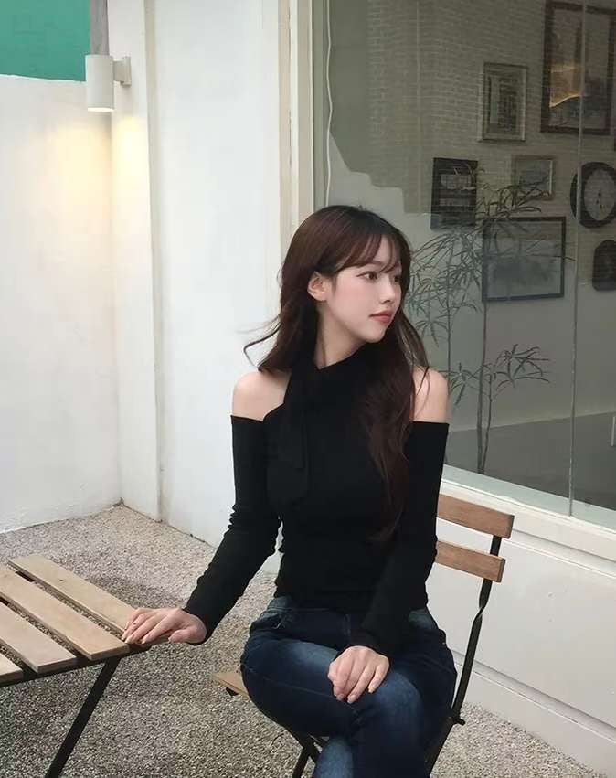 ※預購 女人味up!! 企領露膊綁頸上衣