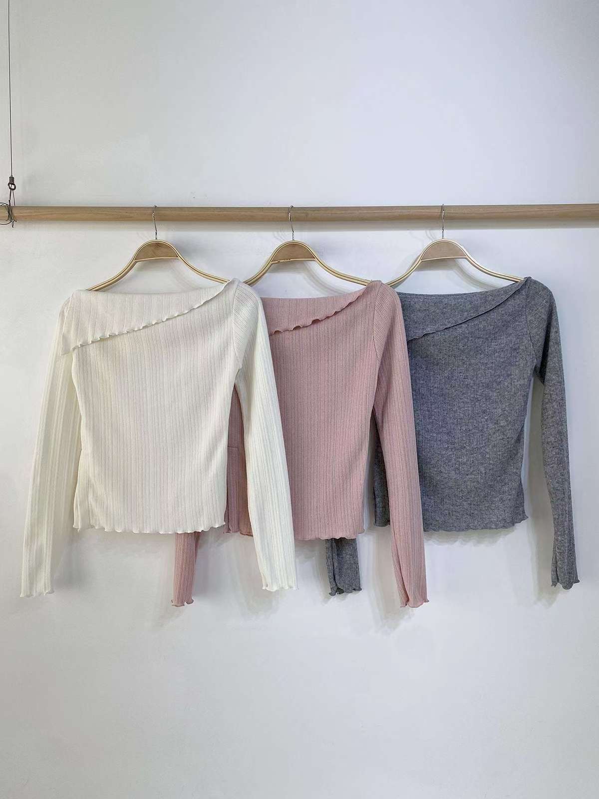 ※預購 反領開叉小捲邊一字膊