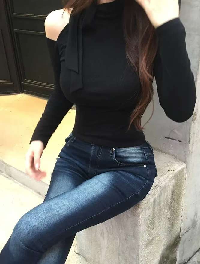 ※預購 女人味up!! 企領露膊綁頸上衣