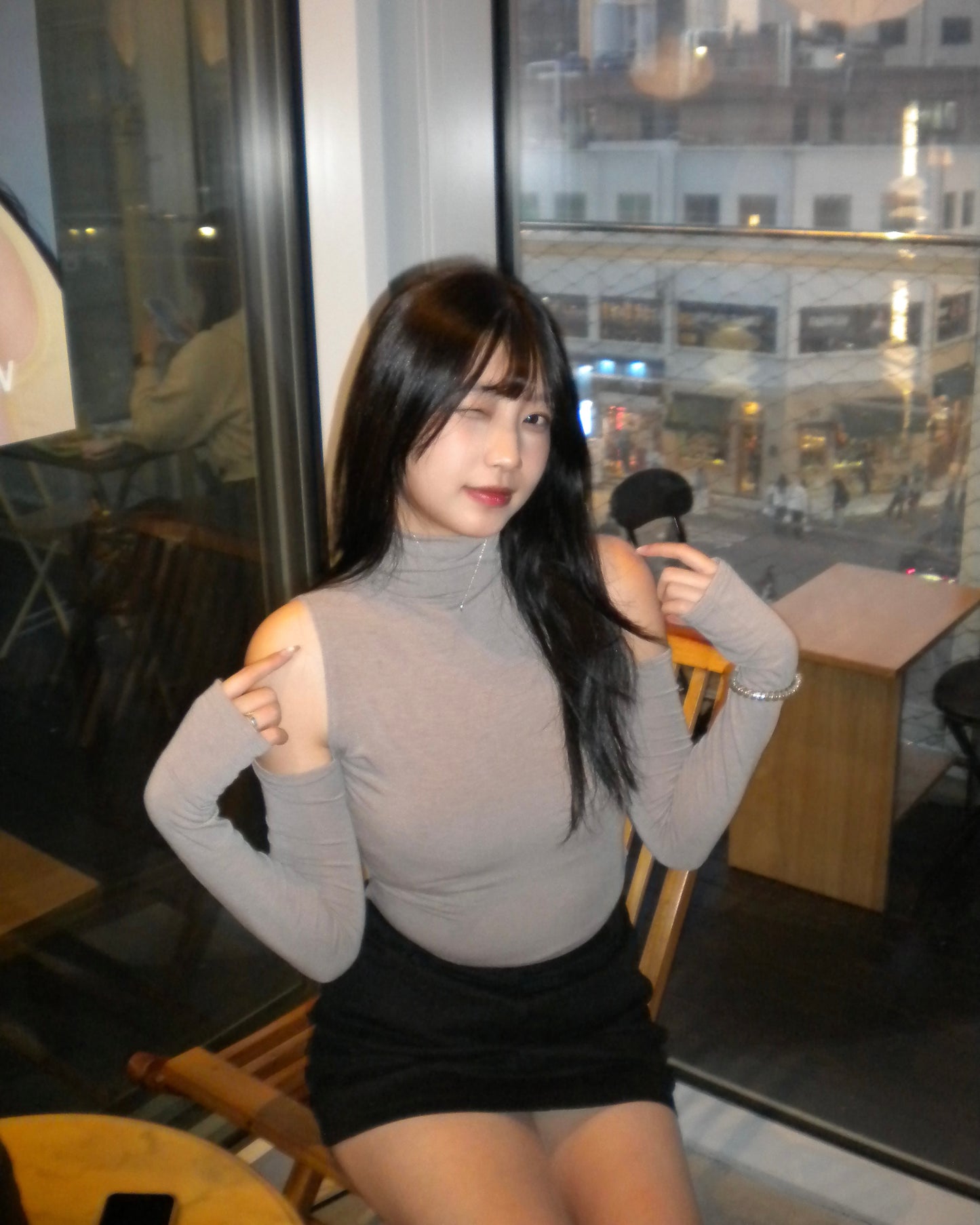 ‹ KR20 › 女人味up!!親膚企領露膊修腰上衣