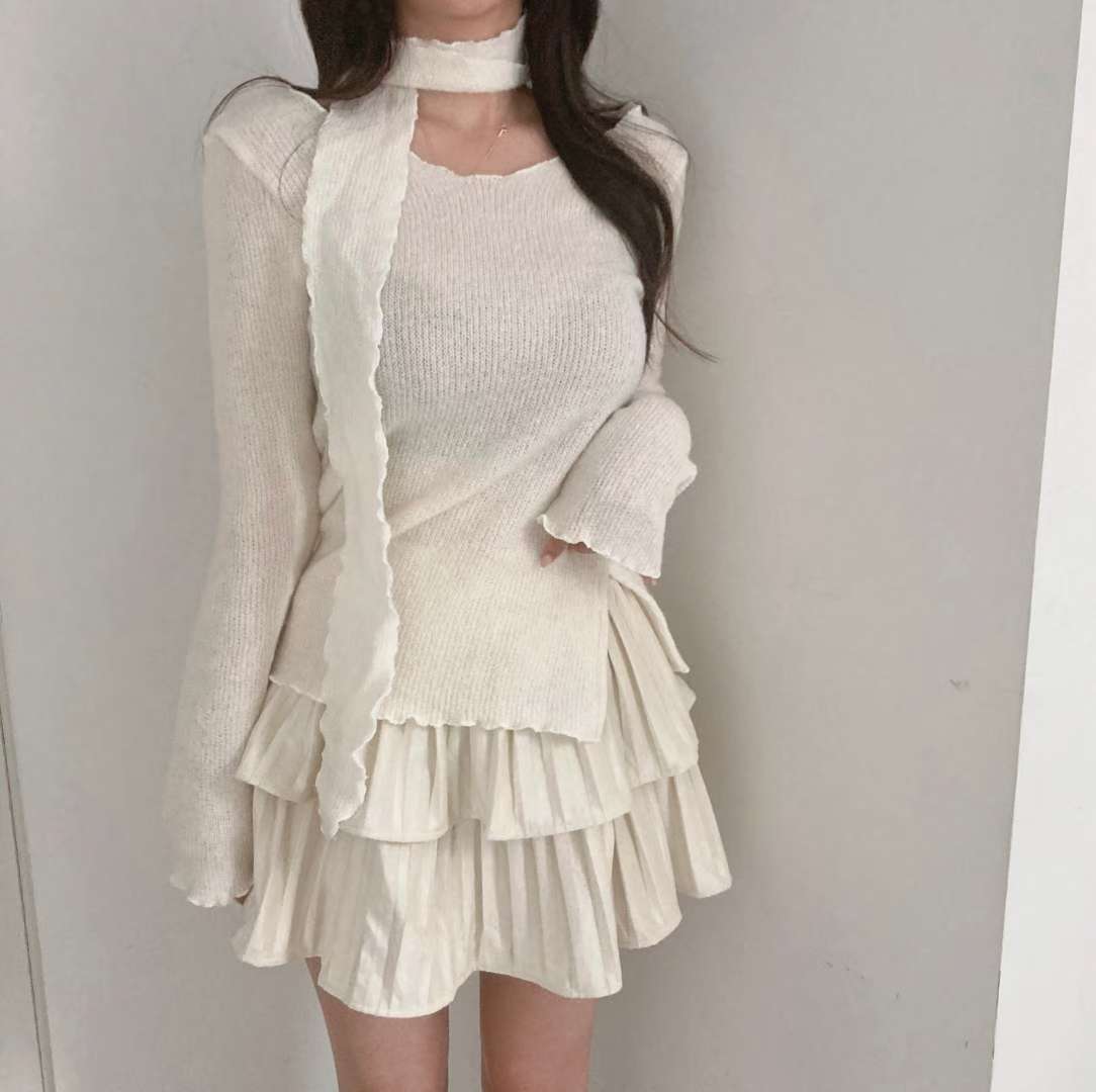 ※預購 微透視小捲邊少女感開叉上衣