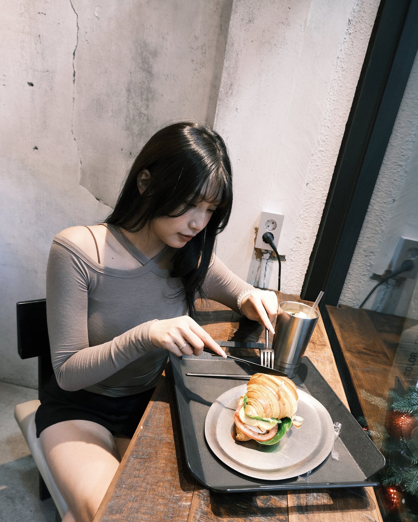 ‹ KR20 › 交叉掛頸簡約露膊上衣