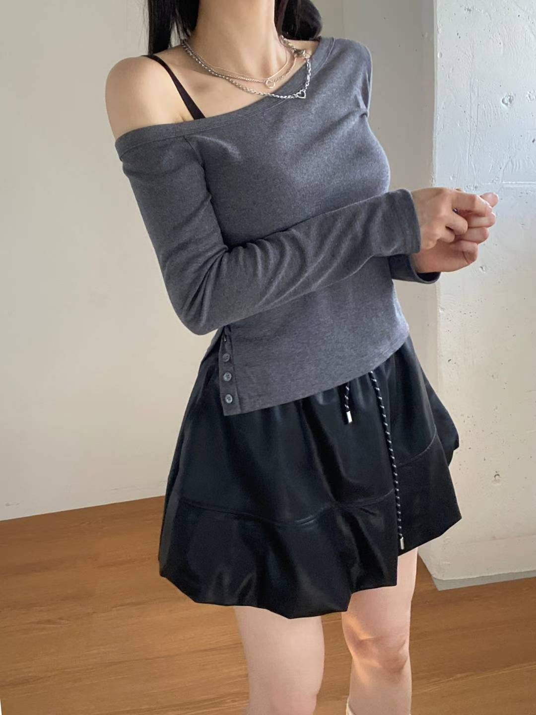 ※預購 特色小可愛開扣單肩上衣
